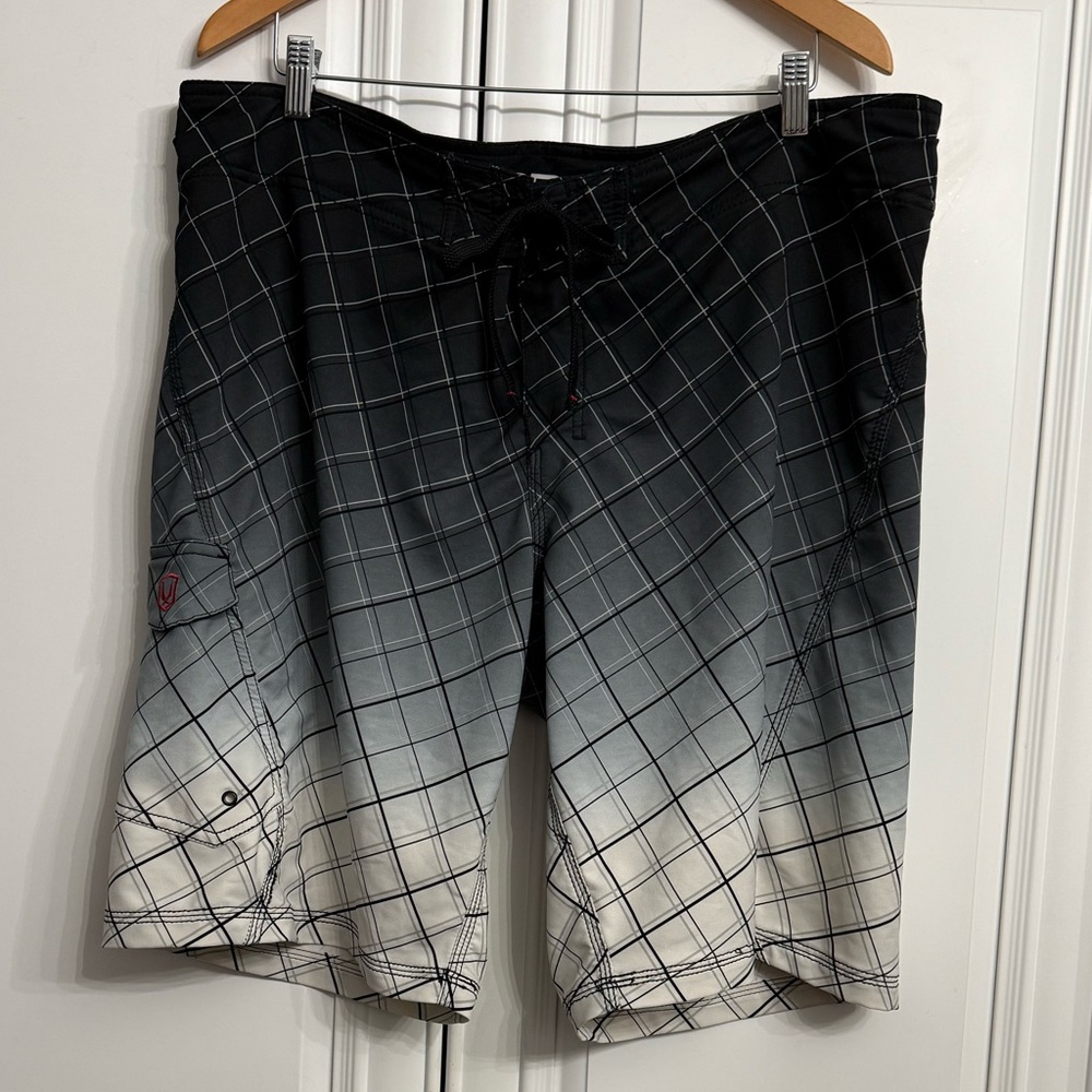 Redsand Men’s Size XL Board Shorts with Drawstring Waistband Pocket Ombre Grey